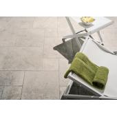 coem aquitaine grigio szurke fagyallo meszko travertin ko gres padlolap modern minimal nappali konyha design nagymeretu hidegburkolat padlo burkolat terasz.jpg